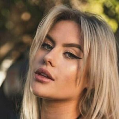 chlo bear model high quality picture