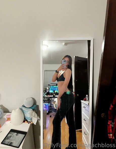 peachbloss nudes actress pic