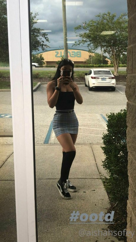 Aishah Sofey adult model photo