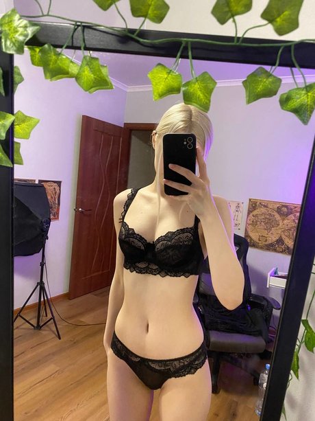 Allotropp sex model photo