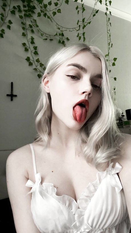 Allotropp erotic actress photo