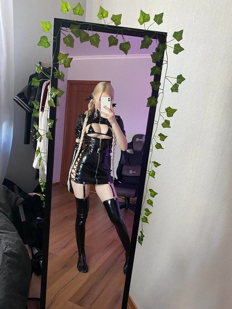 Allotropp star erotic image