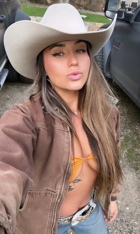 Skylyn Beaty star nude pictures