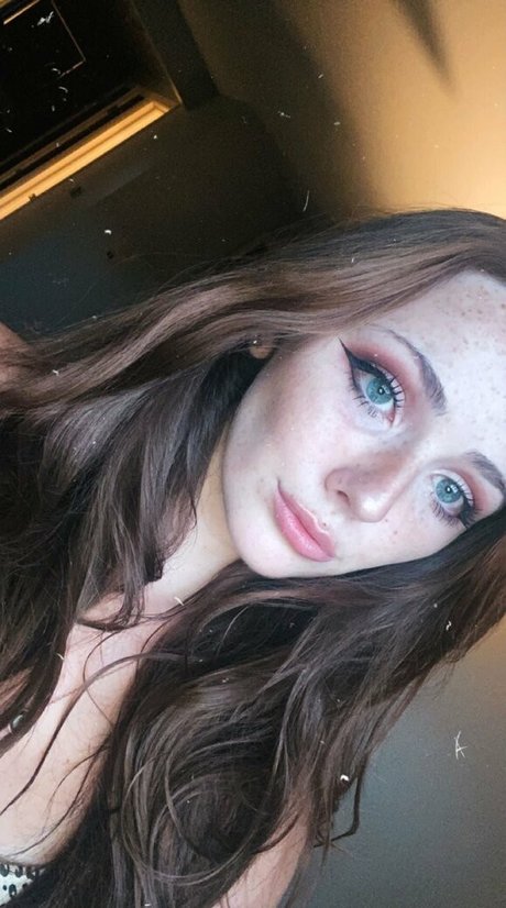 Violet Quinn model porn photos
