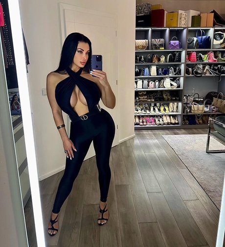 Aletta Ocean naked pornstar pictures