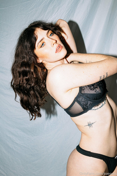 Keep Chambers model nude pictures