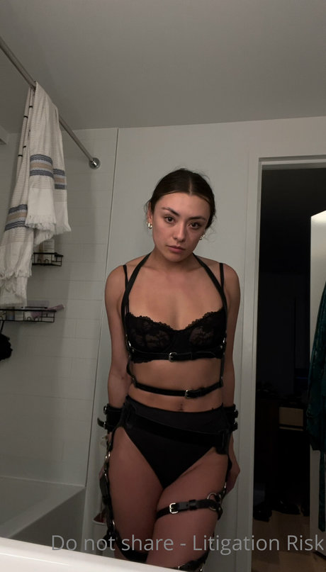 Yana Demeester star naked gallery