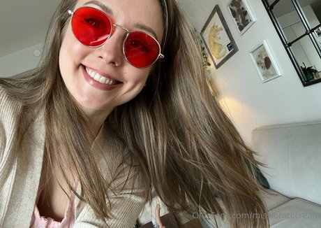 MissionIceCream sexy model photo