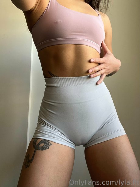 Lyla fit model art picture