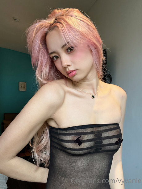 Vyvan Le hd pornstar pics