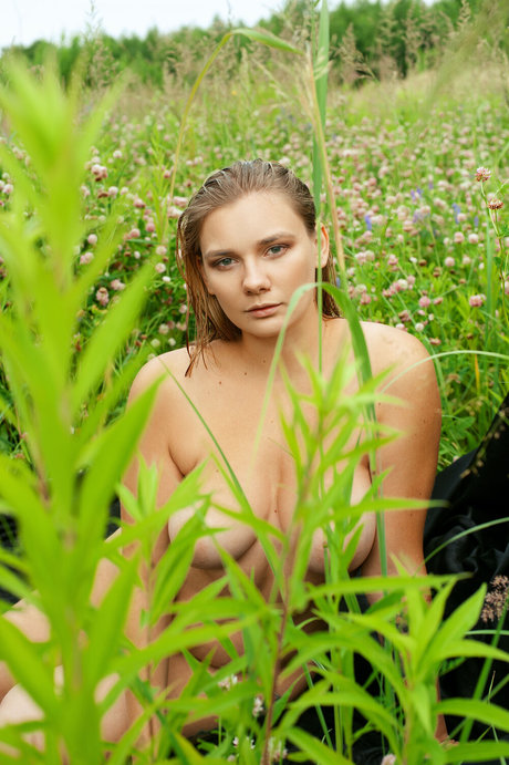 Natali Tihomirova erotic star pic