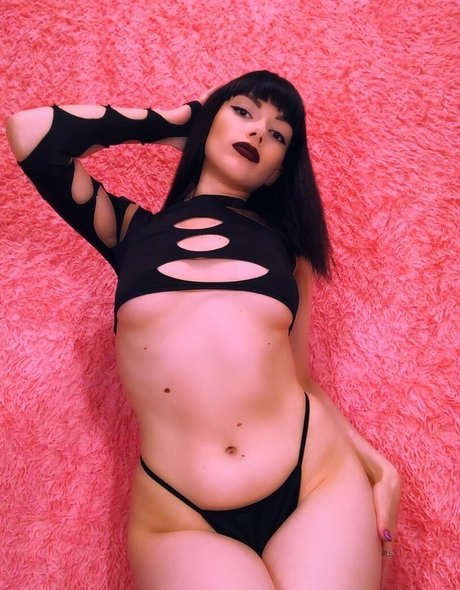 Nutellows nude model photo