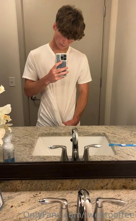 twentoofree naked star pictures