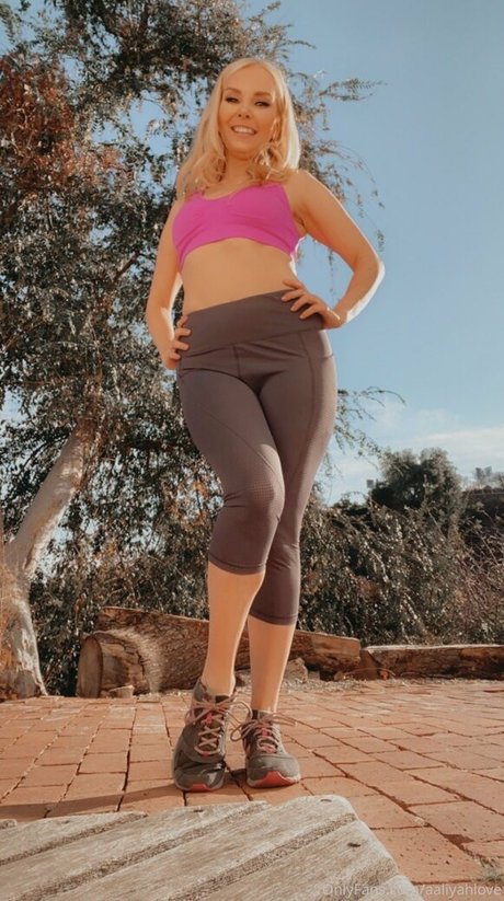 aaliyahlove model top photos