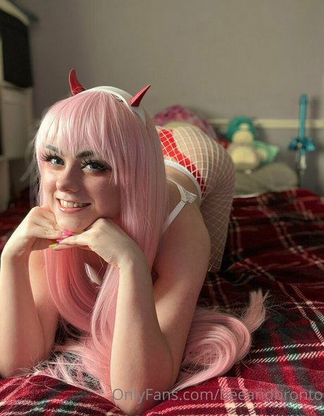 beeandbronto nude actress pic