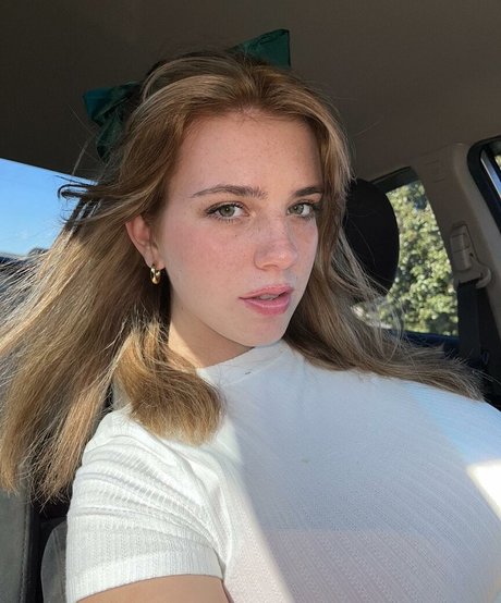 Haley Z naked model image