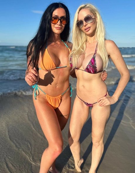 Samantha XO Swinger DJ star erotic galleries