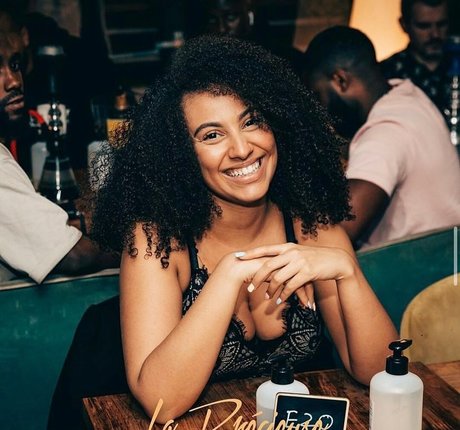 Ines Curly nice actress photo