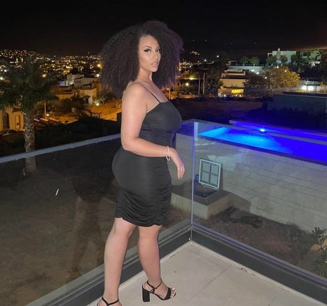 Ines Curly hd model galleries