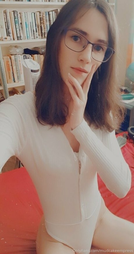 mudcakeempress erotic model image