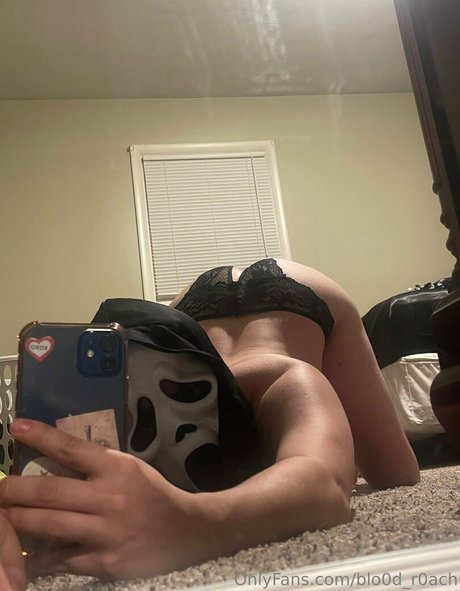 blo0d r0ach star hot photos