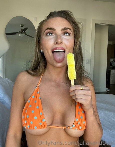 juliasandoval pornographic model image