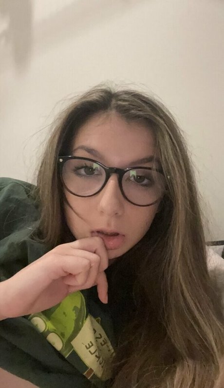 lanarhoads18 pretty actress picture