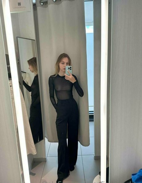 busty brunette onlyfans hot nude images