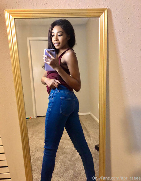aprilraeee naked model pics