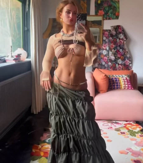 Maisie Smith model erotic picture