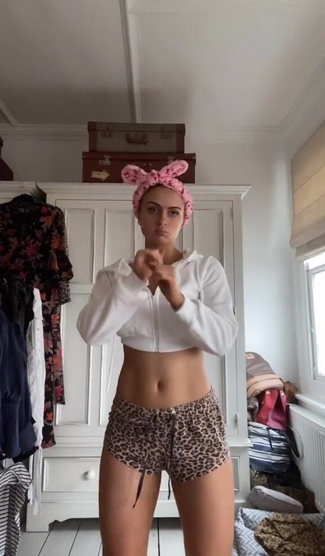 Maisie Smith pornstar high quality photos