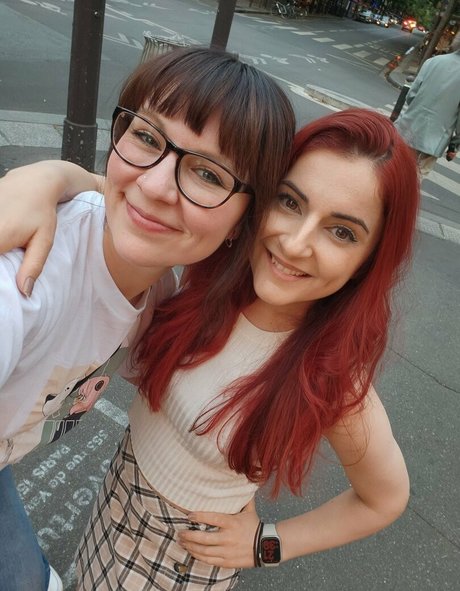 AnnieFuchsia pornstar exclusive image