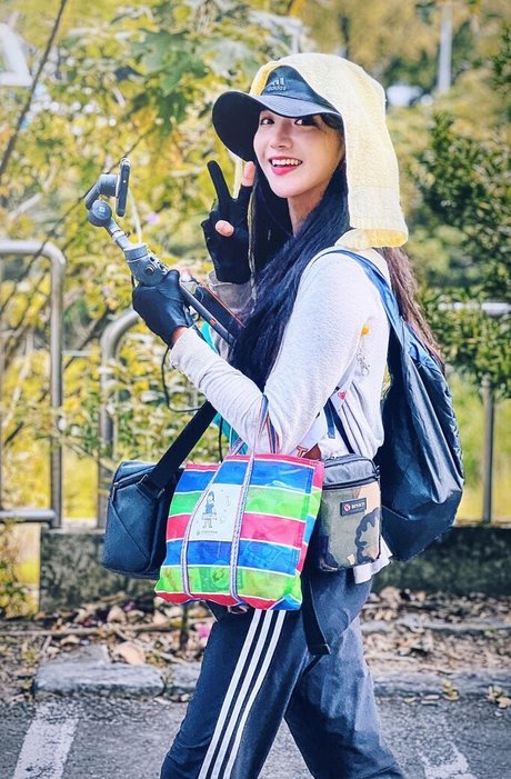 jinnytty nudes model images