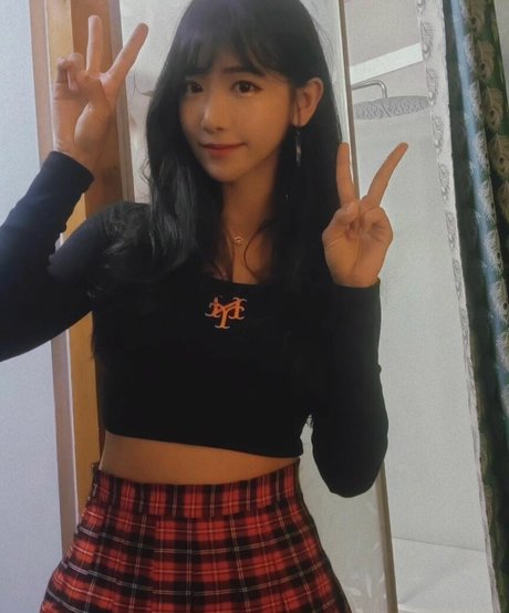jinnytty pretty model pics