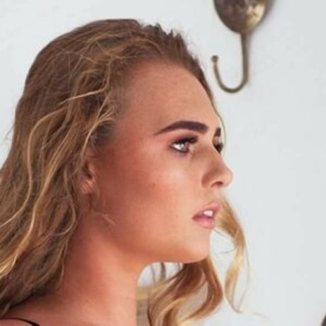 Rubyleecoffey model porn pics