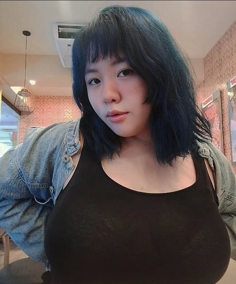 Maiden Blue model naked photo