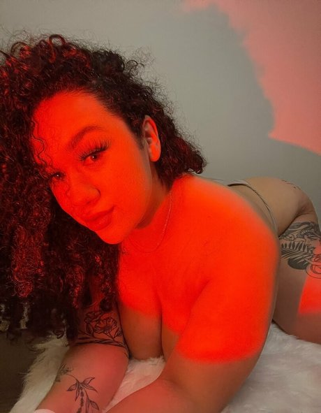 Britt Cuadra naked star img