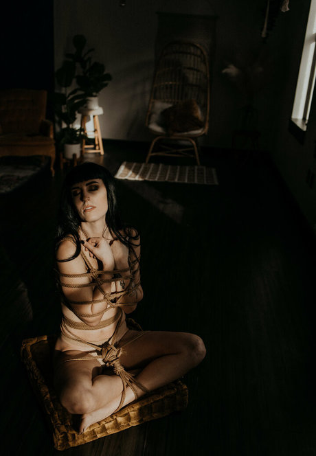 akatsuki shibari model beautiful pic