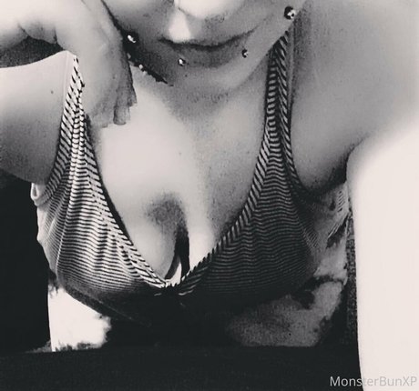 monsterbun42 model naked image