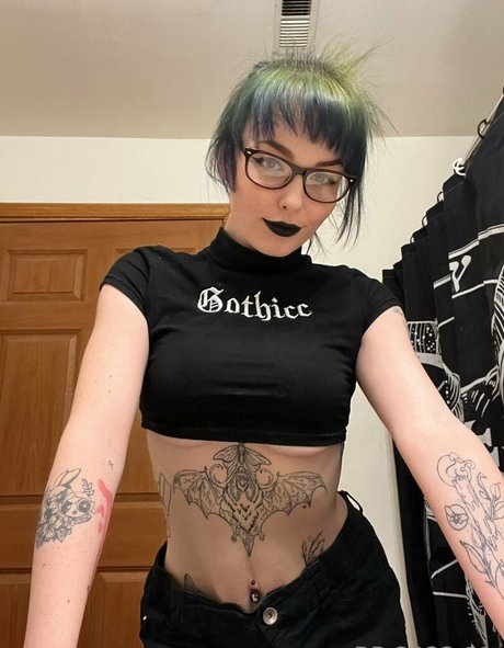 yourhotm f sex model image