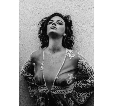 Freckledhobo model high quality photo