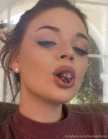 Freckledhobo sexy actress img