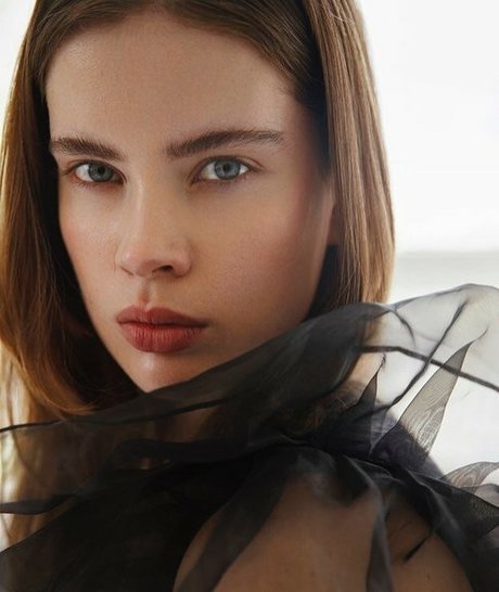 Benthe Ten Broek erotic model pics