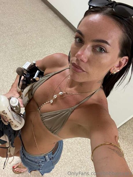 Bobbiesuxtv sexy model pics