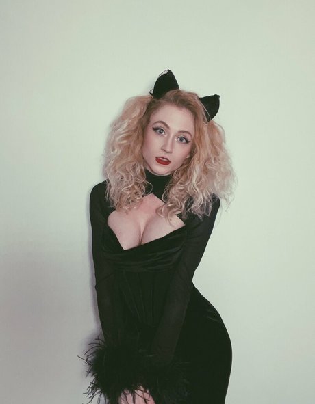 Janet Devlin model nudes photo