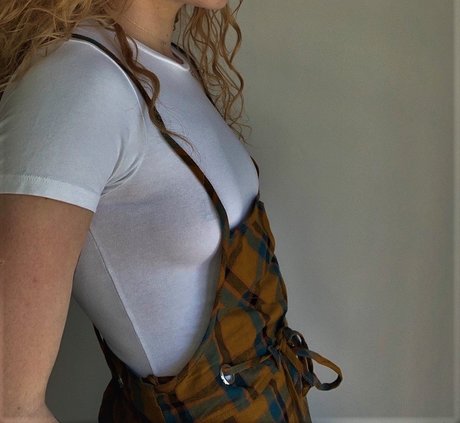 Janet Devlin star perfect pic