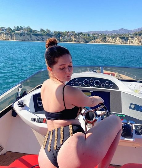 Emma Kenney top star galleries