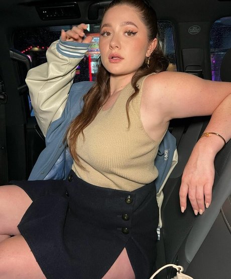 Emma Kenney pretty model gallery
