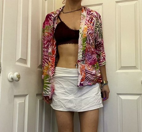 Miss Manganese ASMR star pretty pics