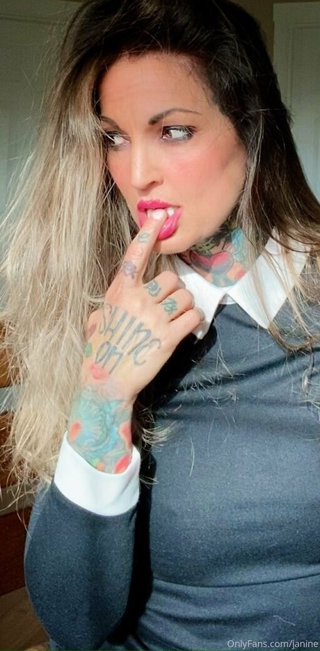 janine star top pic